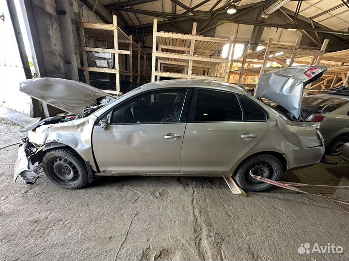 В разборе Volkswagen Jetta, 2008 г.в., 1.6 BSE