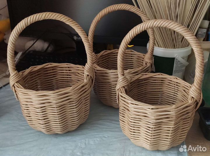 Корзина плетеная из бумажной лозы