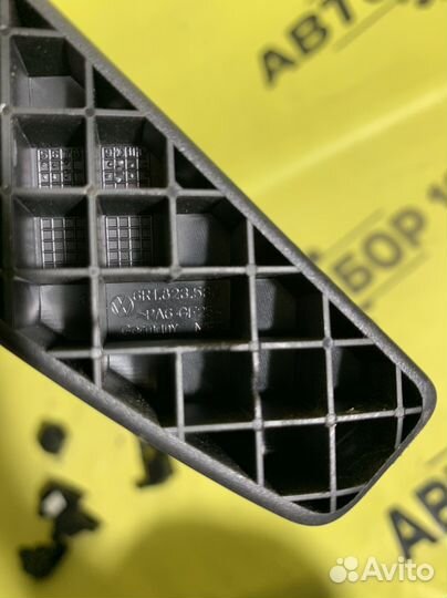 Ручка открывания капота VW Polo 5. 2019 год