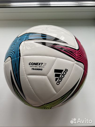 Футбольный мяч adidas conext21