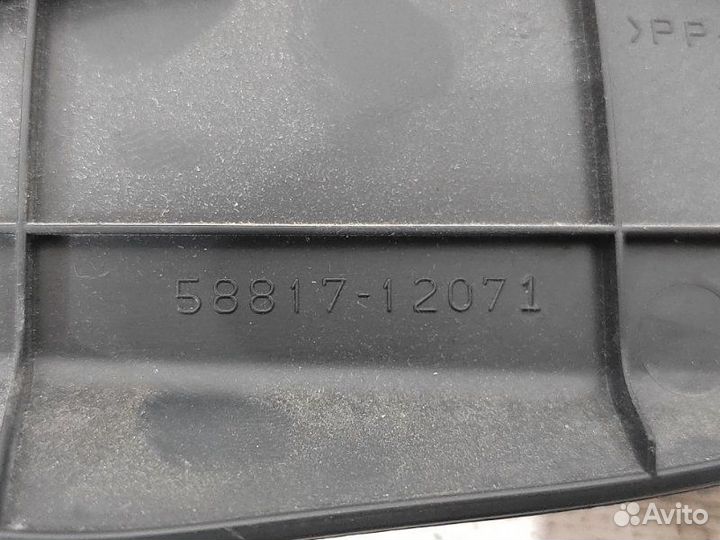 Накладка центральной консоли передняя правая