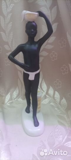 Фарфоровая статуэтка Африка, мальчик негр