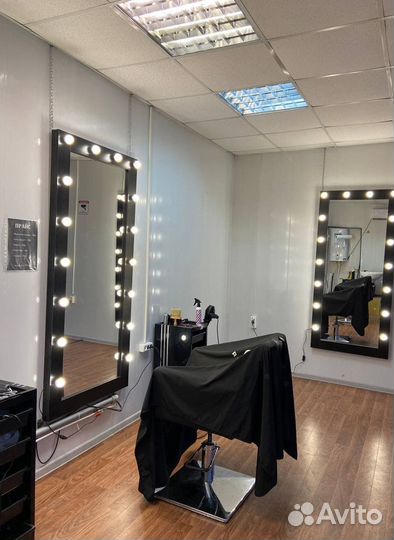 Гримерное зеркало с лампочками