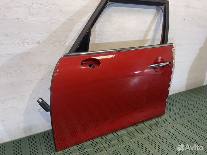 Передняя левая дверь на MNI F55