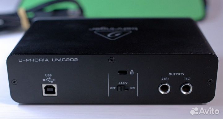 Внешняя аудиокарта Behringer U-phoria UMC202