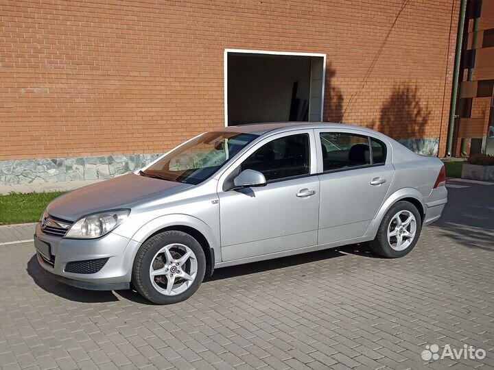 Opel Astra 1.8 AT, 2011, 129 000 км