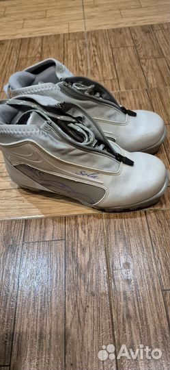 Лыжные ботинки 37 размер nnn