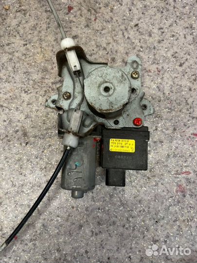 Стеклоподъёмник передний левый Nissan Almera