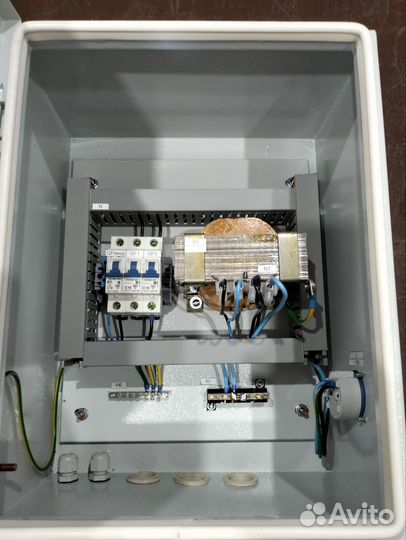 Распределительный щиток с понижающим трансформатор