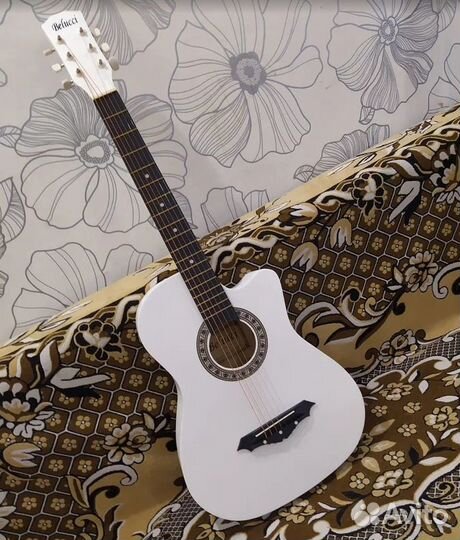 Акустическая гитара