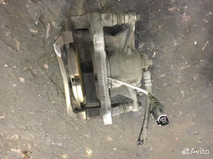 Суппорт передний правый Audi A3 (8V) 2016-2019 ре