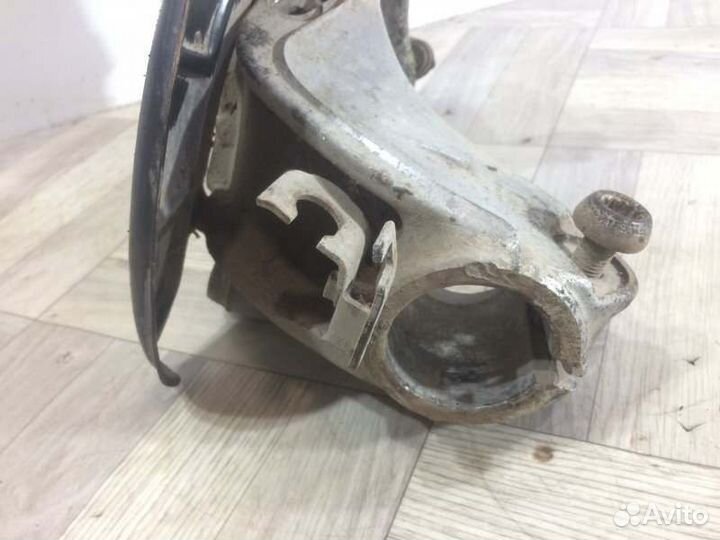 Кулак поворотный передний правый Volkswagen Passat