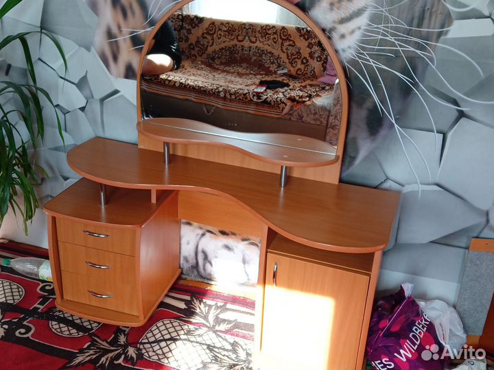 Зеркало с полками