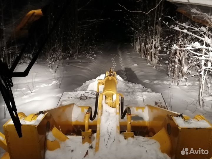 Погрузчик. Трактор