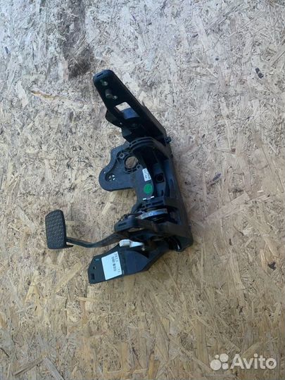 Педаль тормоза (АКПП) Chevrolet Cruze J300 A14NET