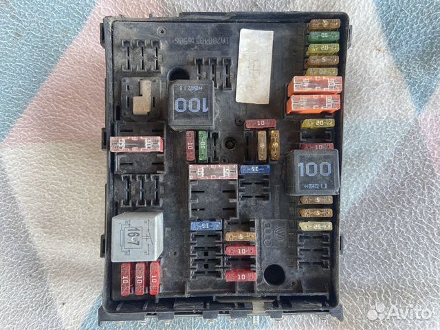 Блок предохранителей Пассат Б6
