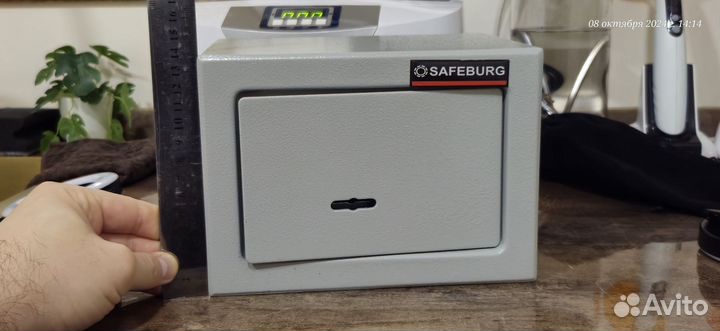 Сейф металлический