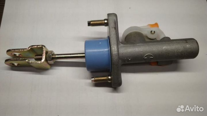 Цилиндр сцепления главный