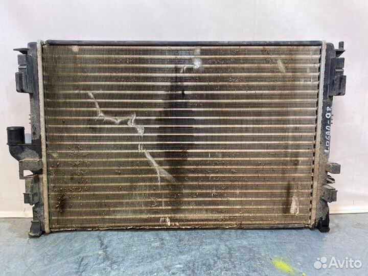 Радиатор охлождения Renault Logan