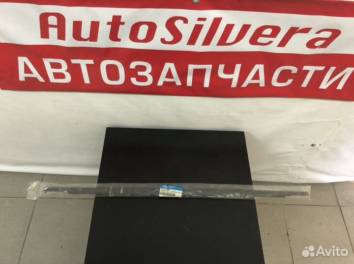 Solaris 2010-2017 уплотнитель стекла задний