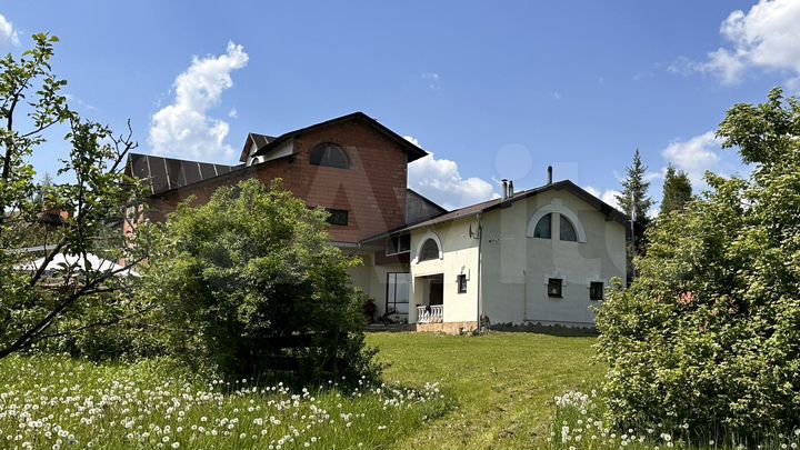 Коттедж 690 м² на участке 25 сот.