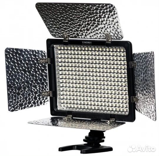 Накамерный свет Yongnuo 300 ii