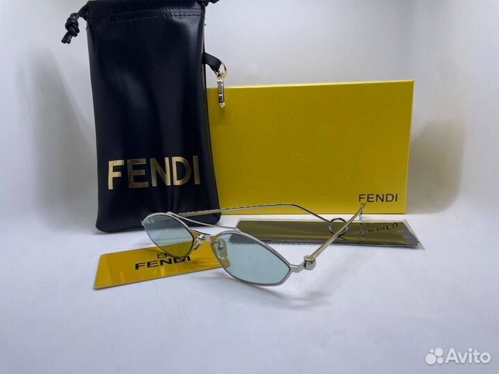 Fendi - Солнцезащитные очки c культовыми заушникам