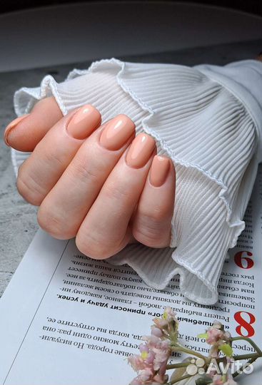 Маникюр с покрытием гель-лаком