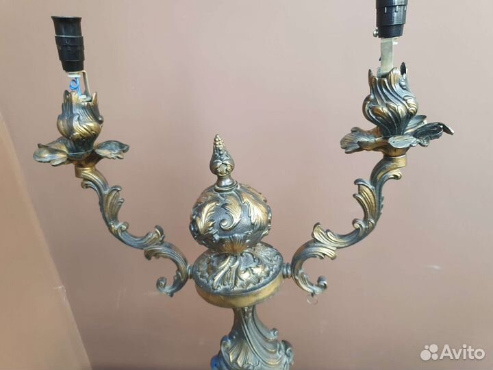 Огромный бронзовый настольный светильник