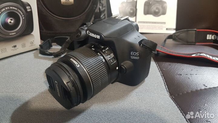 Зеркальный фотоаппарат Canon EOS 1200D