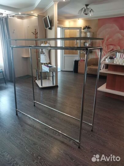 Вешало напольное