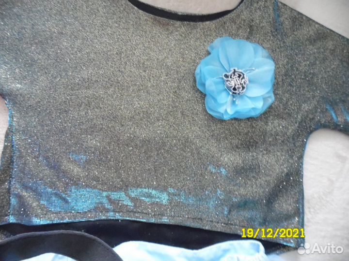 Костюм праздничный 34 размер на 5-7 лет