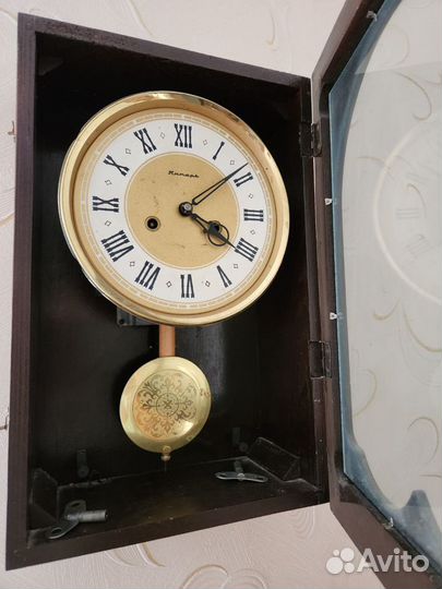 Старинные настенные часы с боем
