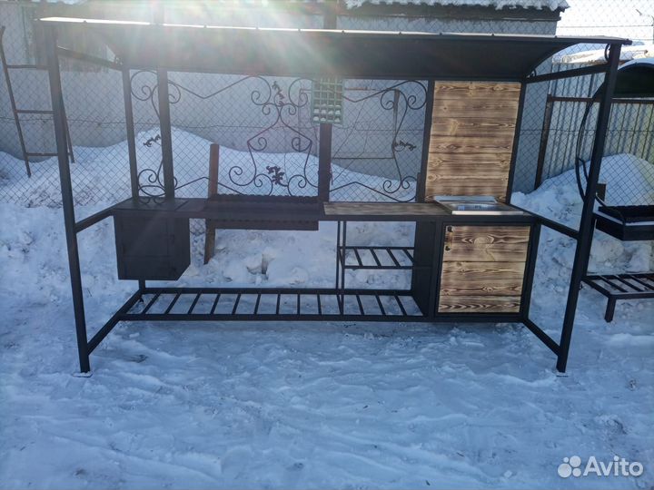 Мангал с крышей столешня казан