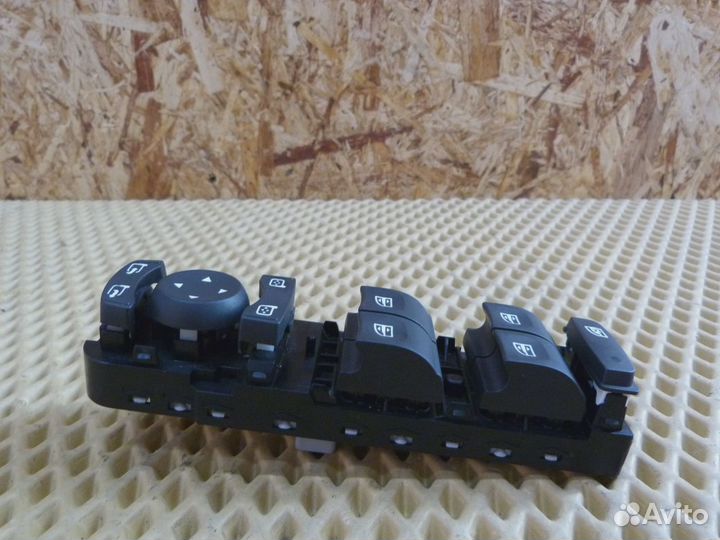 Блок управления стеклоподъемниками Renault Megane III 2009-2016 (809610006R)