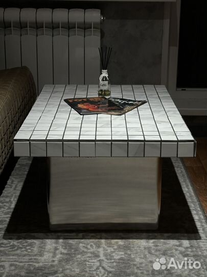 Журнальный столик на алюминиевом основании
