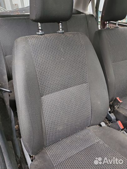 Сиденья передние гранта седан
