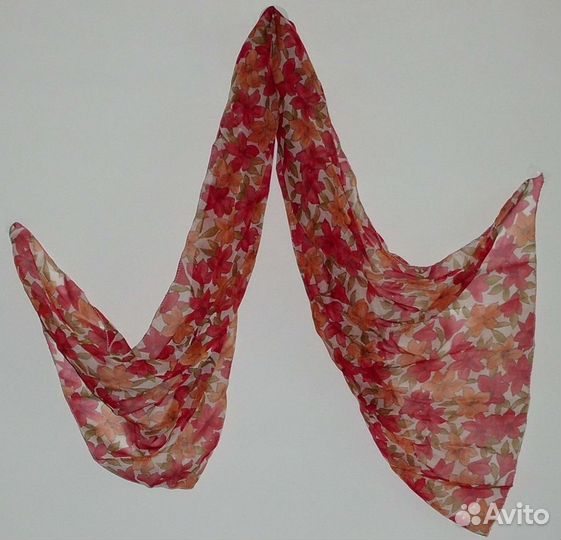 Шарф яркий с цветочным орнаментом 48х140 см