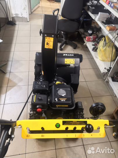 Снегоуборщик бензиновый самоходный