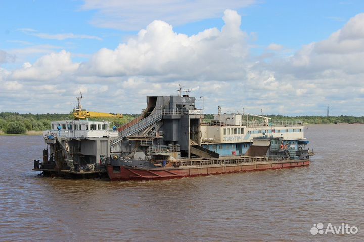 Капитан - сменный механик самоходной шаланды