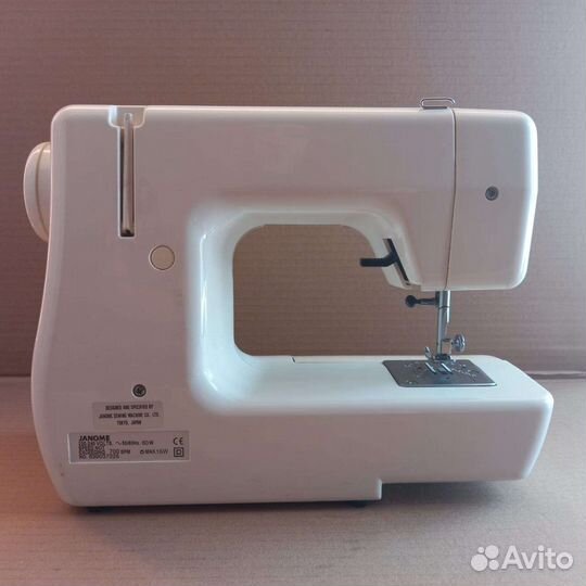 Швейная машина Janome