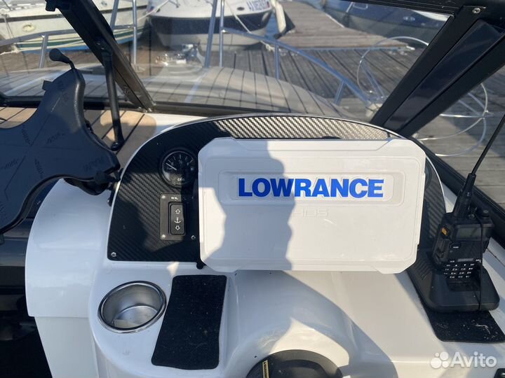 Каютный катер 