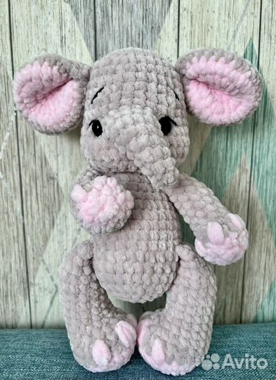 Вязаная игрушка Слонёнок