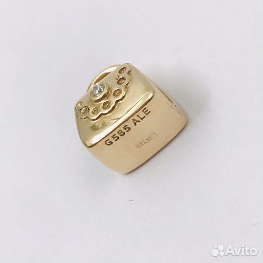 Золотой шарм Pandora с бриллиантом