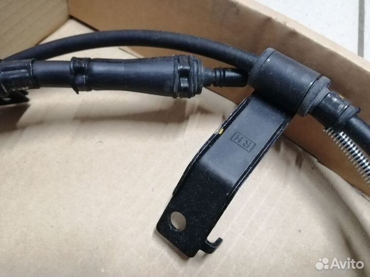 Трос ручника правый Хендай I20. Новый. Оригинал