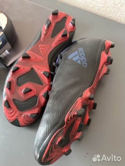 Футбольные бутсы adidas