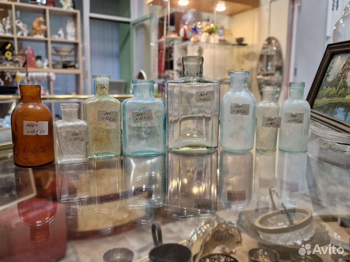 Старинные стеклянные бутылочки