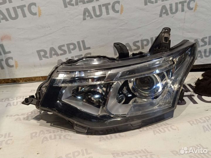 Фара левая Mitsubishi Outlander 3 ксенон