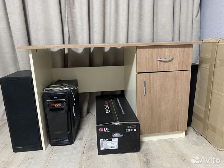 Стол письменный