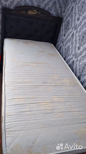 Кровать